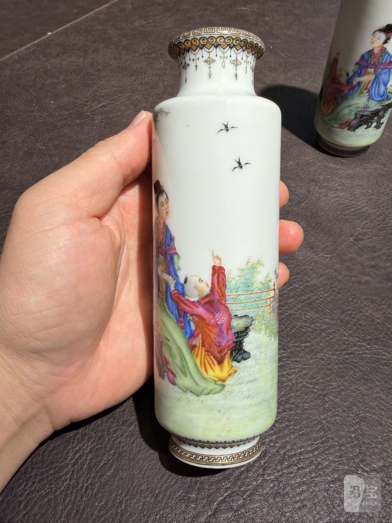 民国 叶震嘉绘珐琅彩仕女图筒瓶一对 - 图10